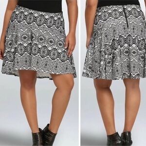 Torrid BONDED LACE SKATER SKIRT Size 2 2x 18 20 Plus High Low